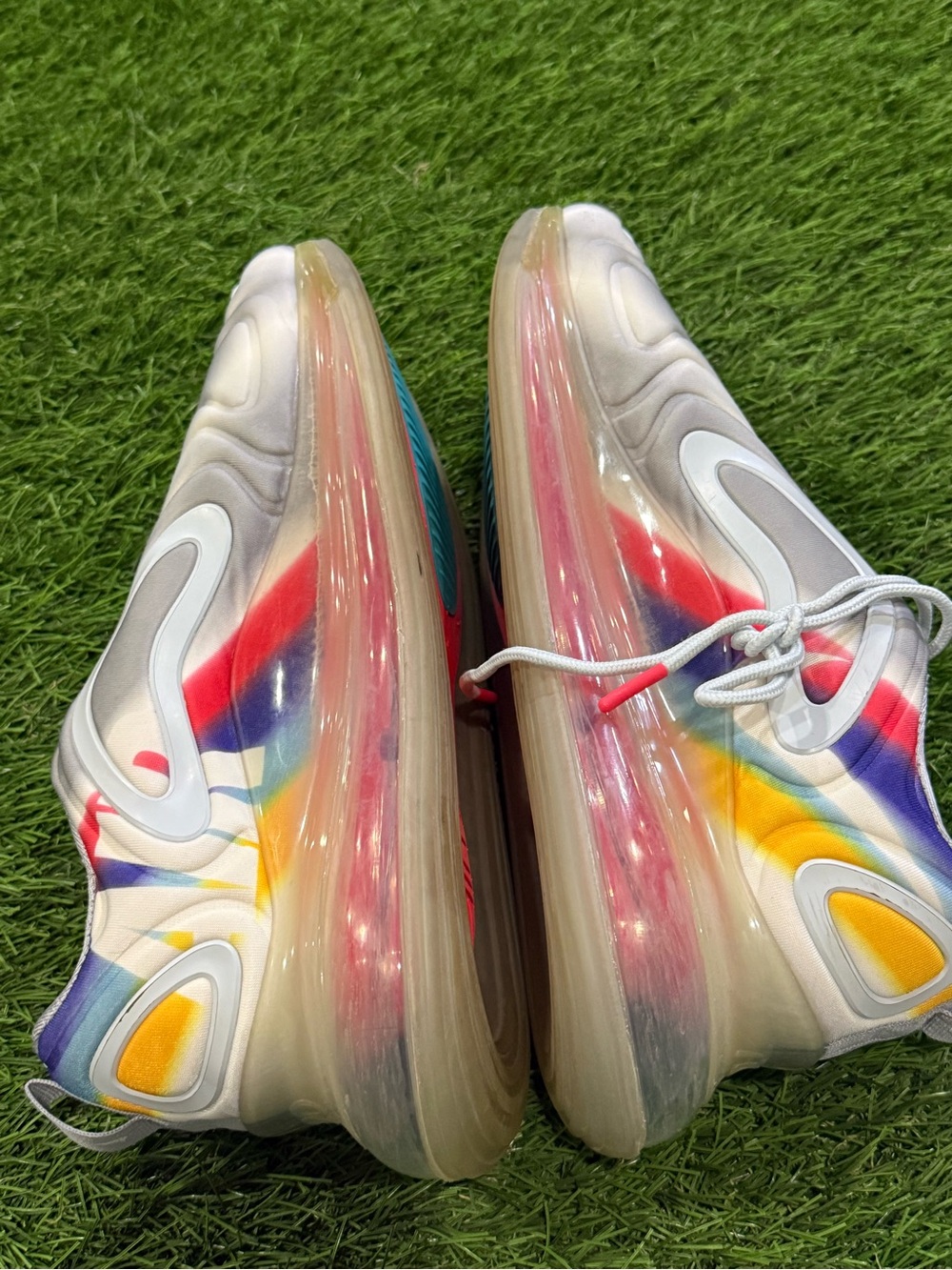 Nike Air Max 720’s athletic shoes